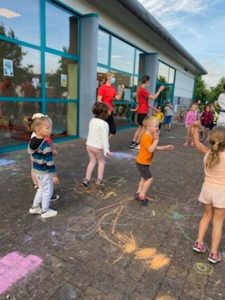 Les ouistitis contre les félins