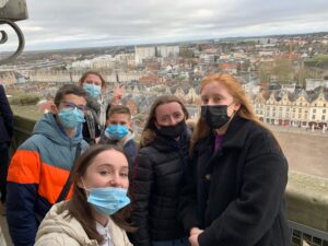 Les jeunes du CAJ visitent le beffroi d’Arras