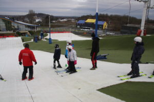 Les enfants des écoles primaires s’entraînent au ski !