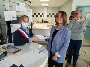 Remise des cartes électorales aux jeunes électeurs