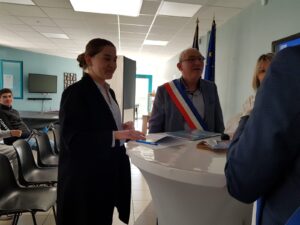 Remise des cartes électorales aux jeunes électeurs