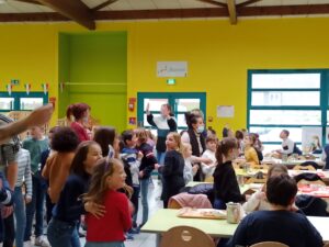 Ambiance dolce vita au restaurant scolaire