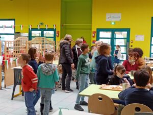 Ambiance dolce vita au restaurant scolaire