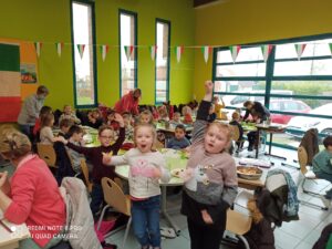 Ambiance dolce vita au restaurant scolaire