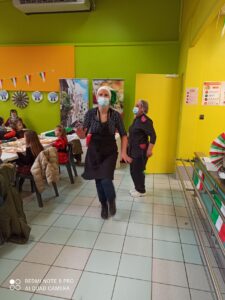 Ambiance dolce vita au restaurant scolaire