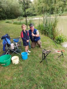 Les enfants de l’accueil loisirs maternelle à la pêche