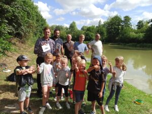 Les enfants de l’accueil loisirs maternelle à la pêche