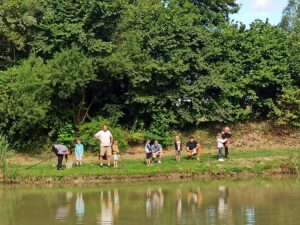 Les enfants de l’accueil loisirs maternelle à la pêche