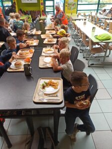 Ambiance USA au restaurant scolaire