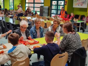 Repas entre nos aînés et nos jeunes