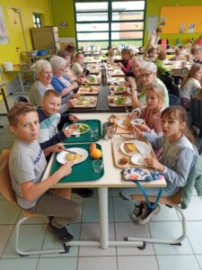 Repas entre nos aînés et nos jeunes