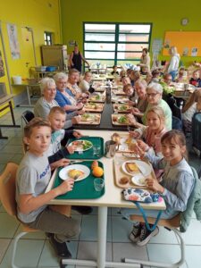 Repas entre nos aînés et nos jeunes