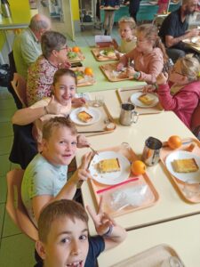 Repas entre nos aînés et nos jeunes