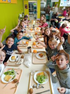 Repas entre nos aînés et nos jeunes