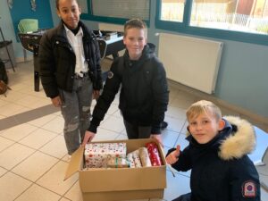 Les jeunes du CAJ solidaires !