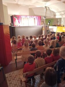 Un spectacle de marionnettes à l’école maternelle