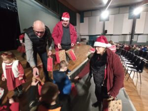 Distribution des colis de Noël