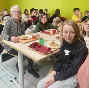 Repas intergénérationnel