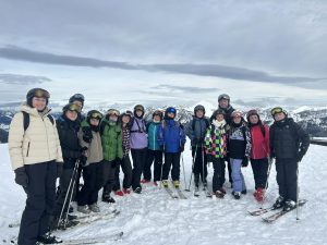 Les jeunes du CAJ au ski