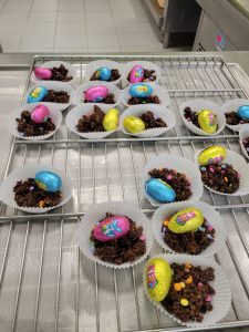 Pâques au restaurant scolaire