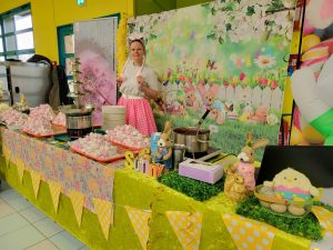 Pâques au restaurant scolaire